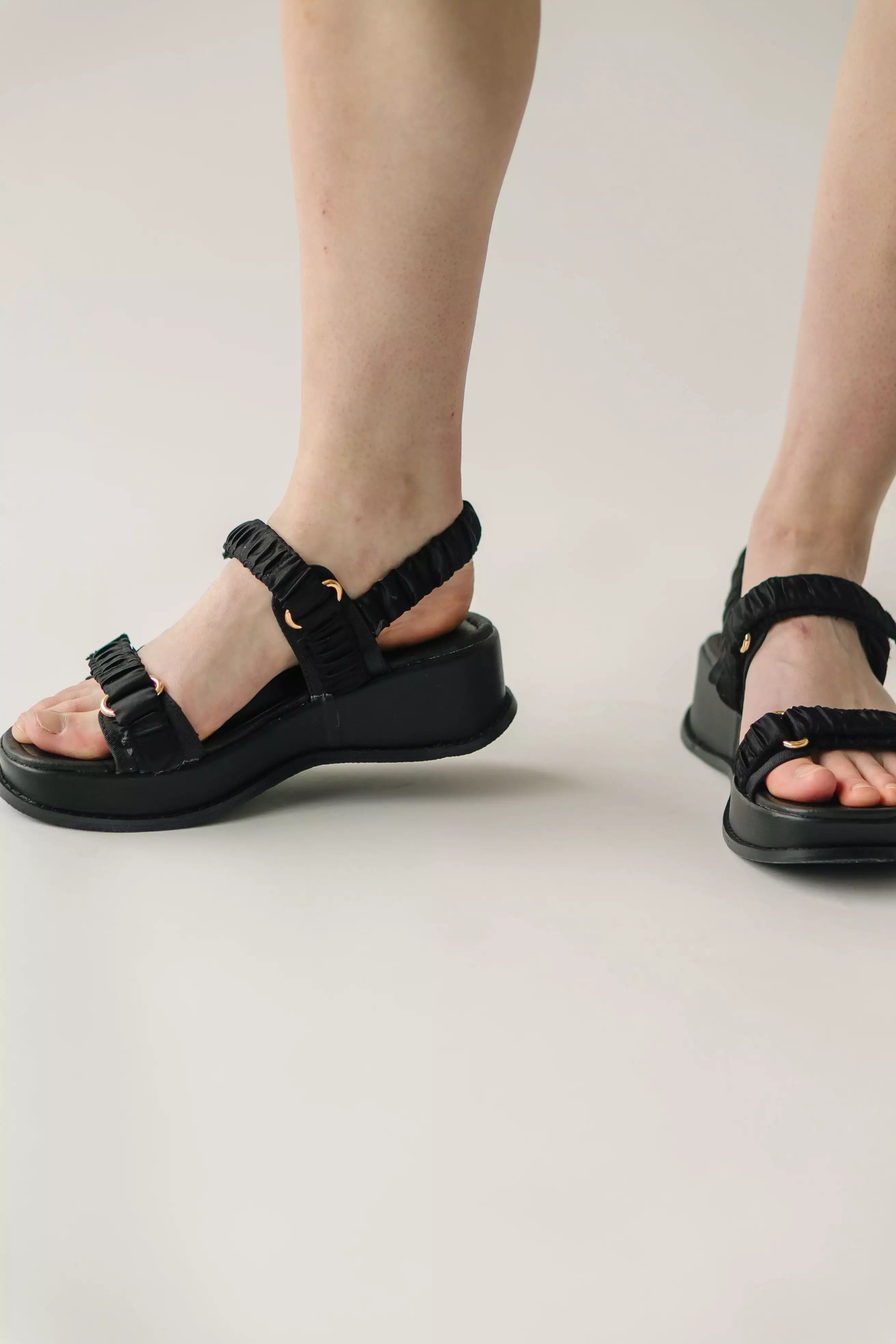 Chinese Laundry Black Cashy Casual Sandal