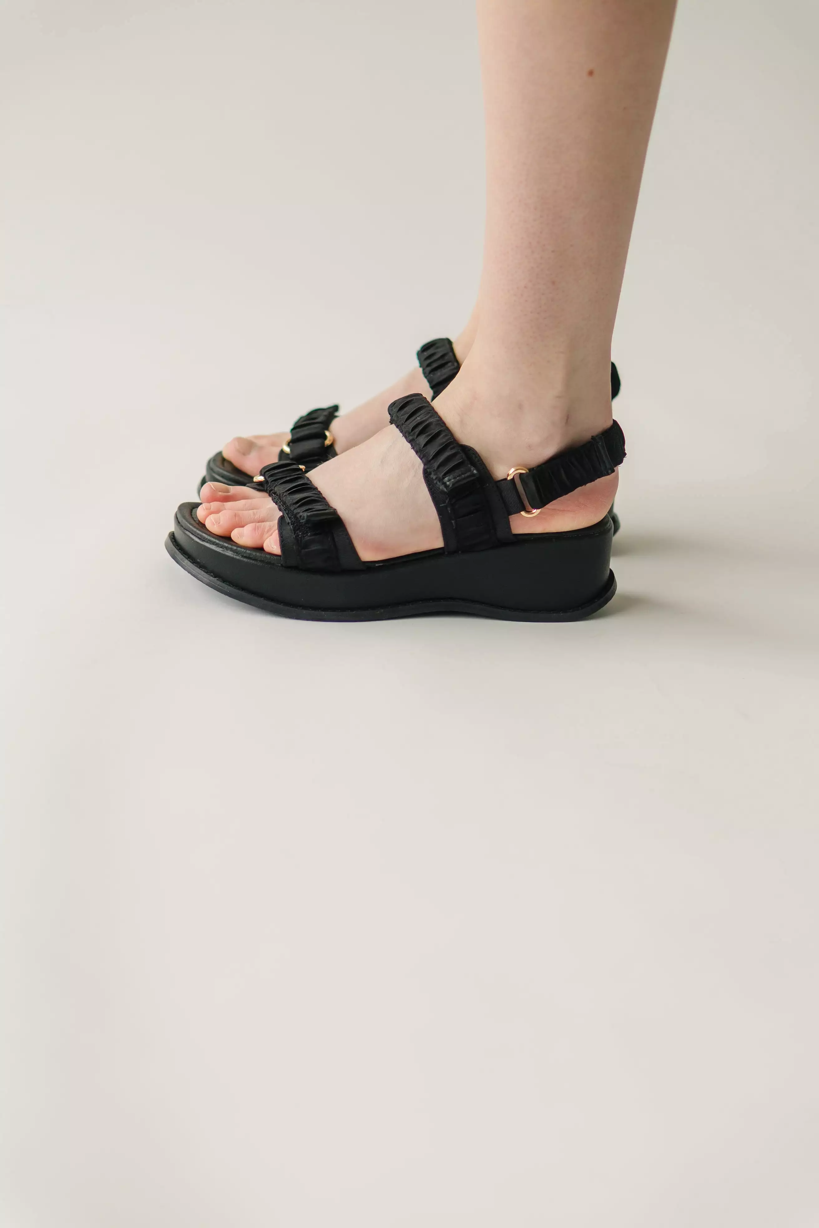 Chinese Laundry Black Cashy Casual Sandal