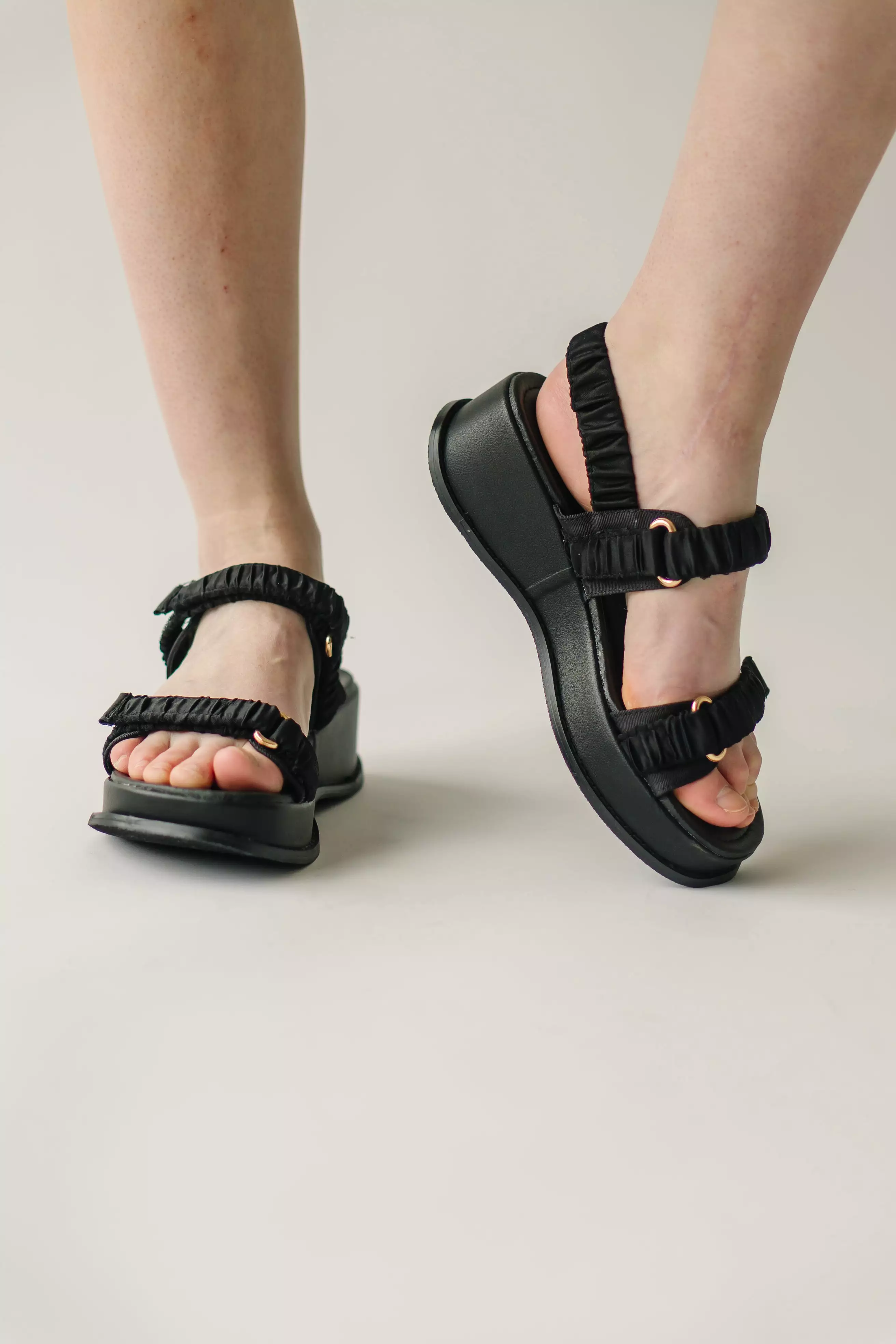 Chinese Laundry Black Cashy Casual Sandal