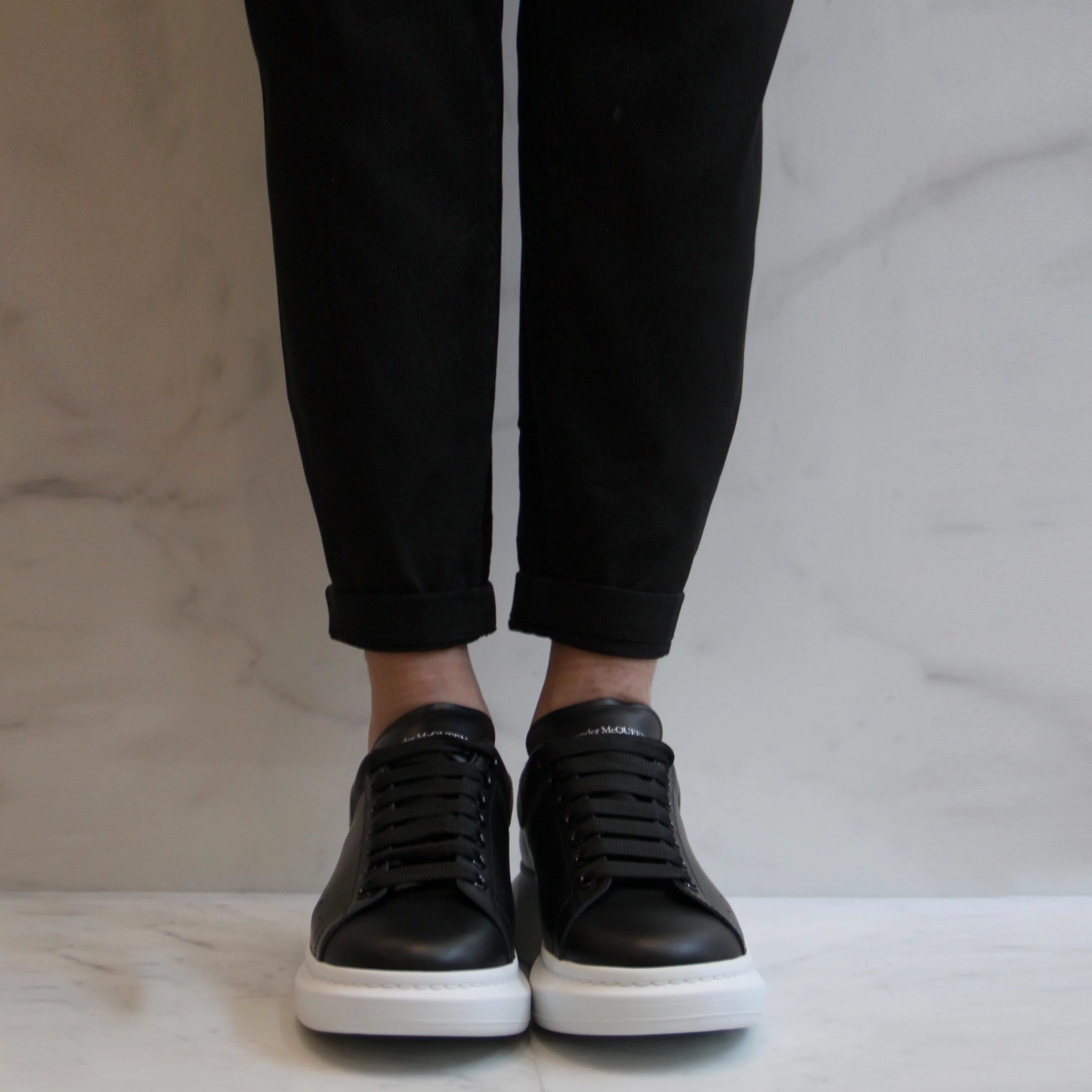 ES E Sneakers Leather Tab Black White