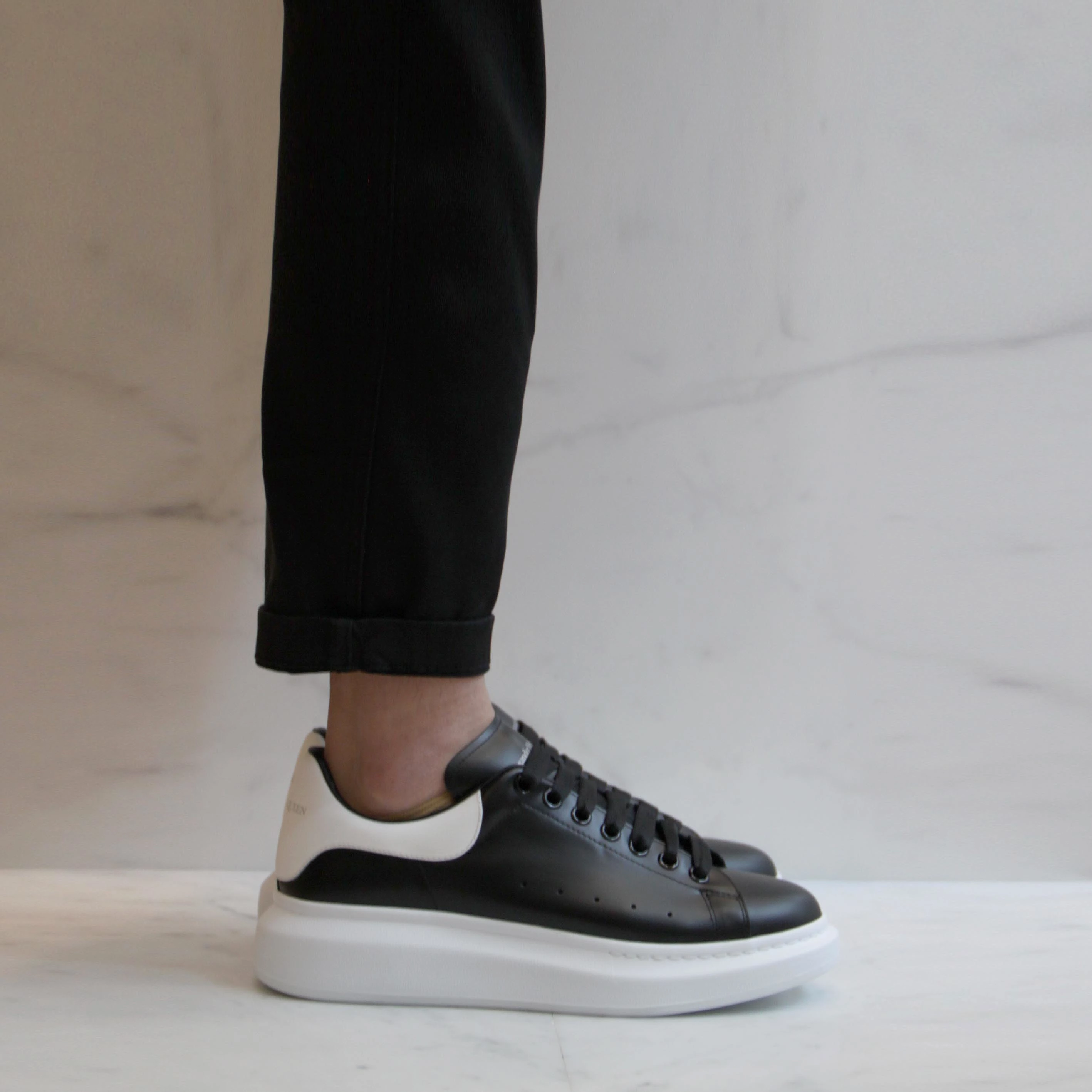 ES E Sneakers Leather Tab Black White