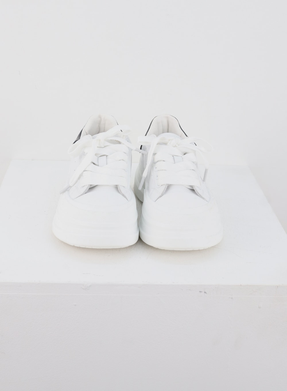 faux leather sneakers is322