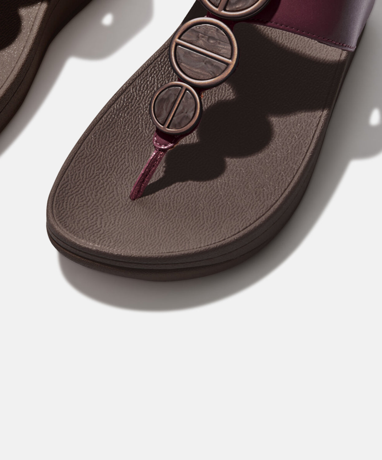 FitFlop Plum sandals with metallic trim toe post