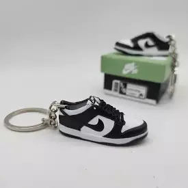 Mini Dunk sneaker keyring - black/white.