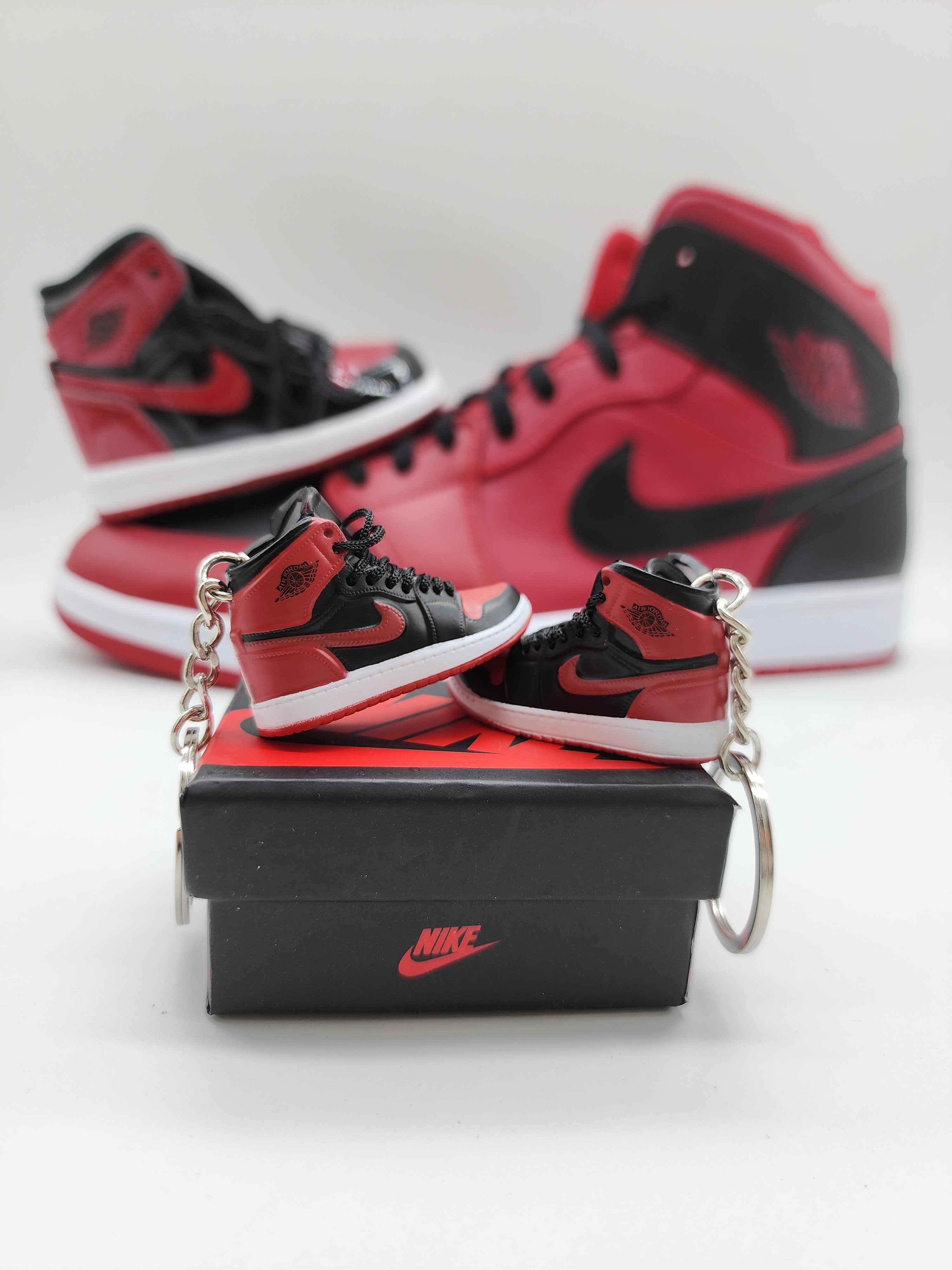 Mini Sneaker Keychain - Air Jordan 1 (Red/Black)