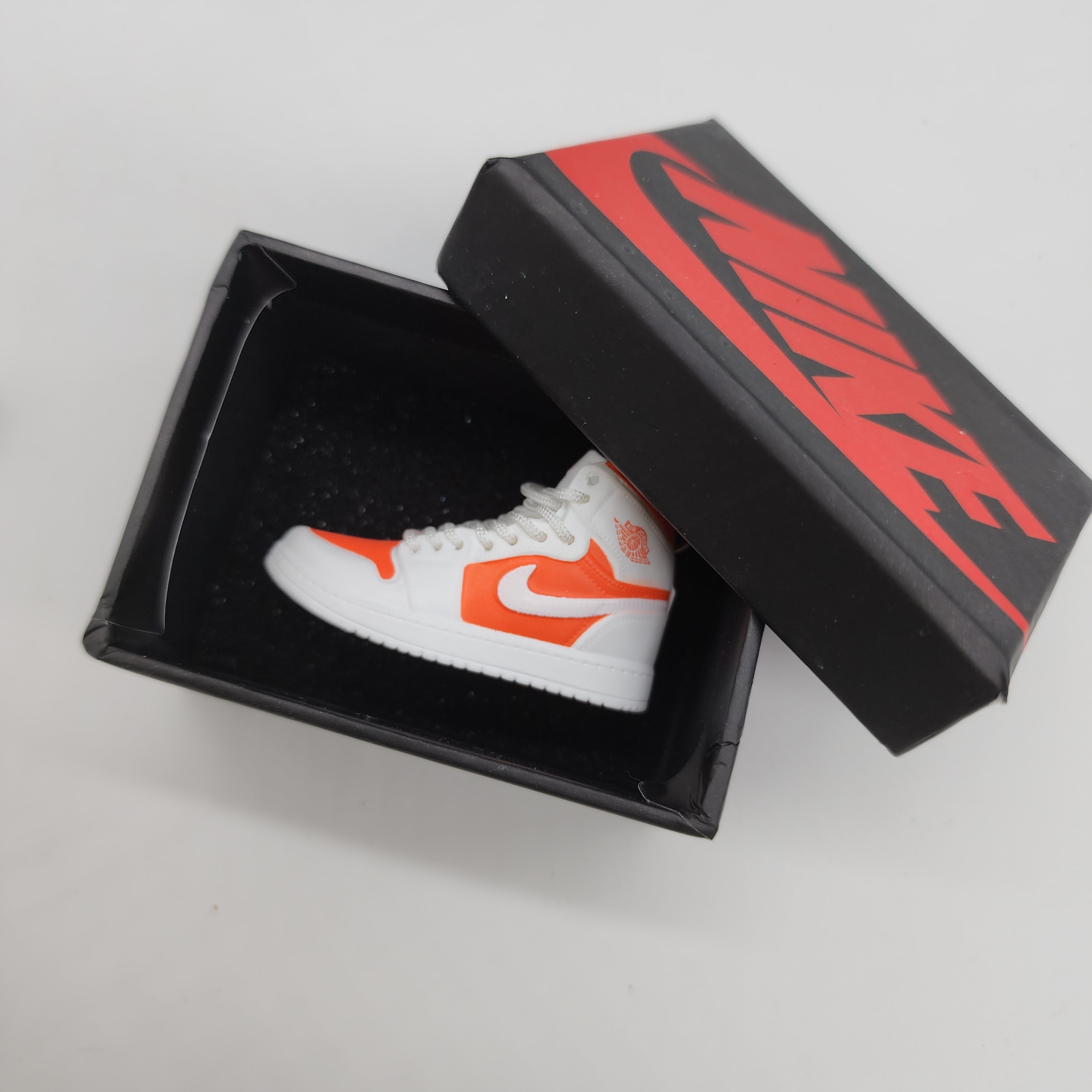 Mini Sneaker Keychain - Air Jordan 1 (White/Orange)