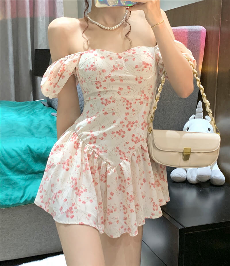 Sweet floral dress with bubble sleeves, square collar, and slim waist - Product code BY5032.