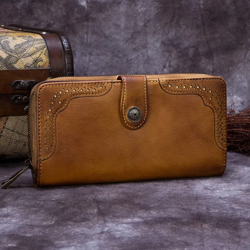 Vintage Women's Leather Wallets with Large Capacity - Long Zipper Card Holder Purses made of Cowhide Leather.