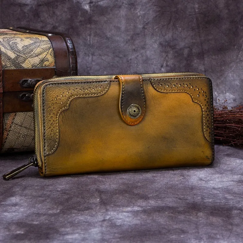 Vintage Women's Leather Wallets with Large Capacity - Long Zipper Card Holder Purses made of Cowhide Leather.