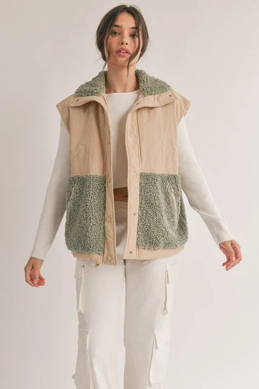 Wind Breaker Vest With Contrast Fur